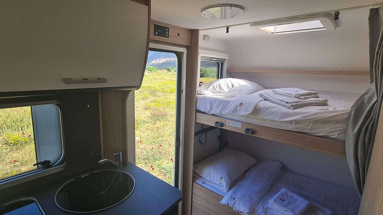 Rolling-Turtles-Motorhome-Sunlight-A72-19.jpg