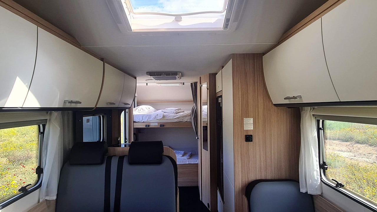 Rolling-Turtles-Motorhome-Sunlight-A72-23-2.jpg